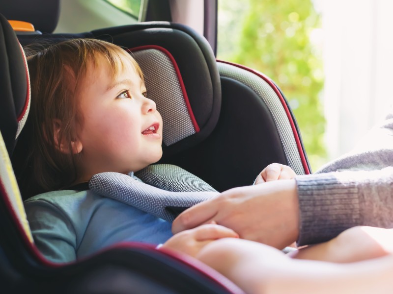 dijete u autosjedalici